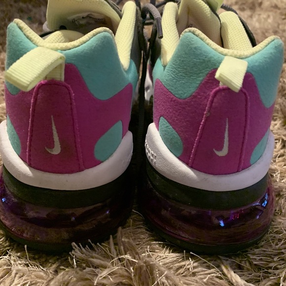 Nike Air270 React Shoes - Picture 6 of 7